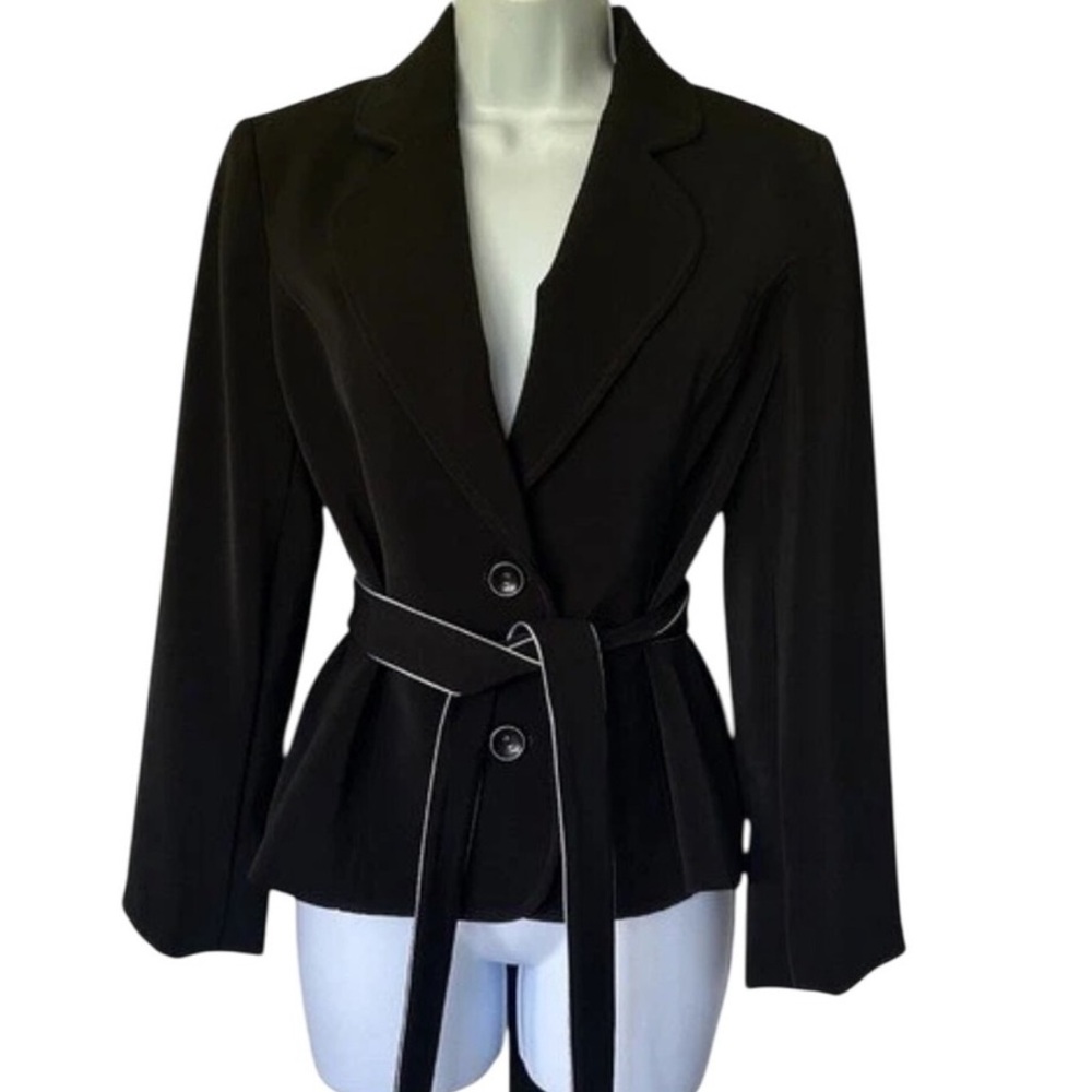white house black market 𖤓 black, tie waist blazer.